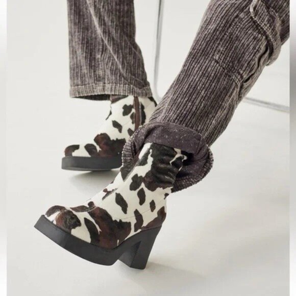 STEVE MADDEN Klayton Platform Booties Size 9 Cow Print Faux Fur Mid Calf 70s - Picture 1 of 9